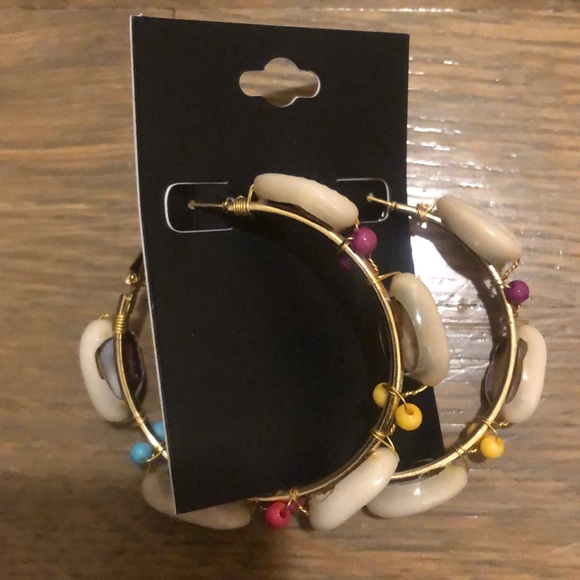 SOLD Cowry shell Choker and Hoop set - Picture 3 of 7